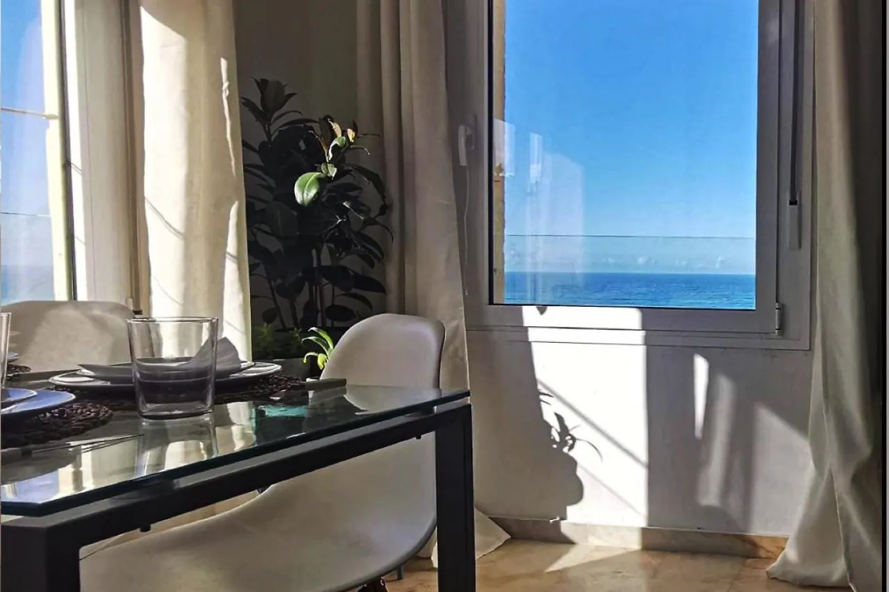 Romantica Vista Al Paseo Maritimo De Cádiz España